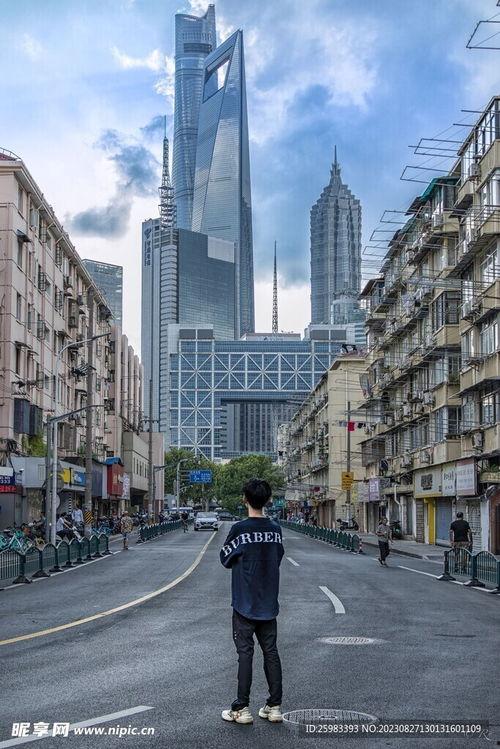 上海外滩明星拍照,明星打卡，光影交织的上海风情