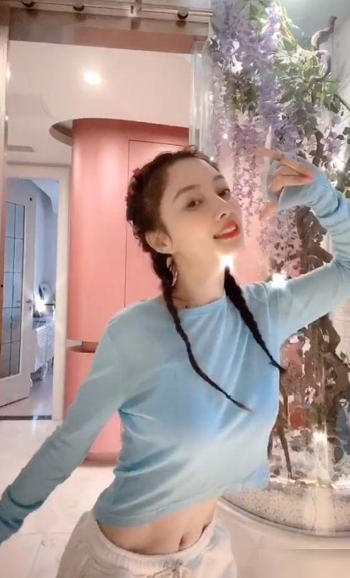 李小璐几岁当明星,从童星到明星，她的人生轨迹